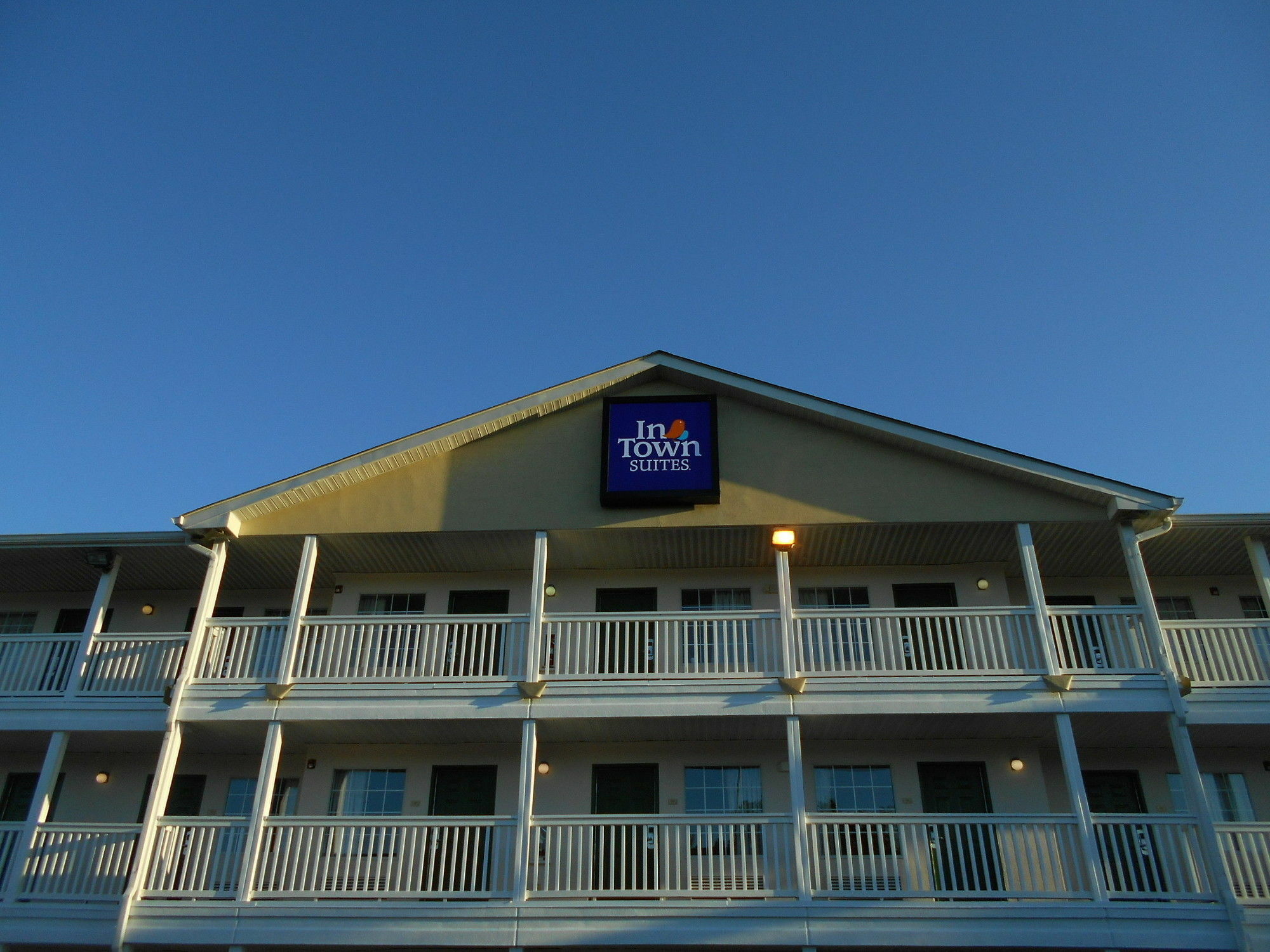 Sun Suites Of تشيسابيك المظهر الخارجي الصورة